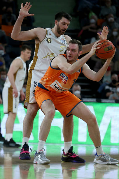 媒体频繁关 媒体频繁关