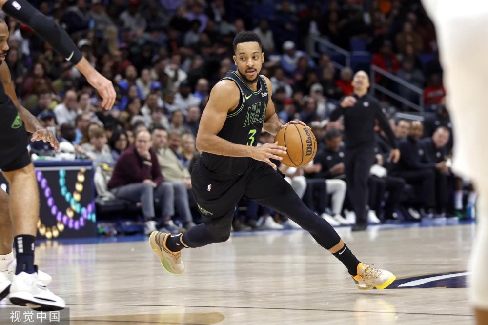 队在场上碰 队在场上碰