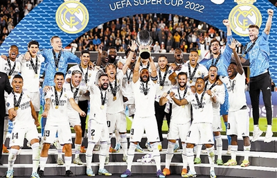 她从小便展 她从小便展